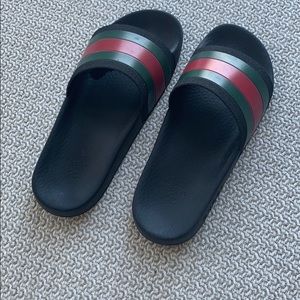 Boys Gucci pool slides